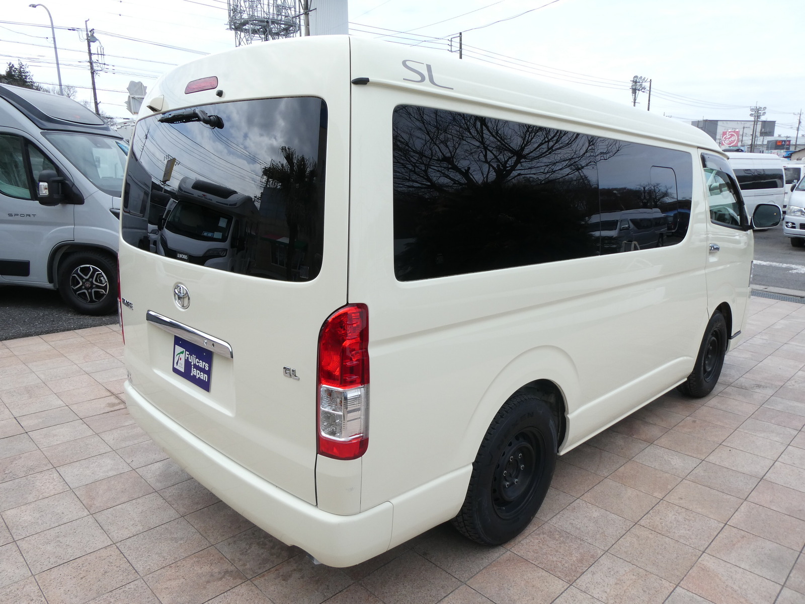 キャンピングカーハイエース