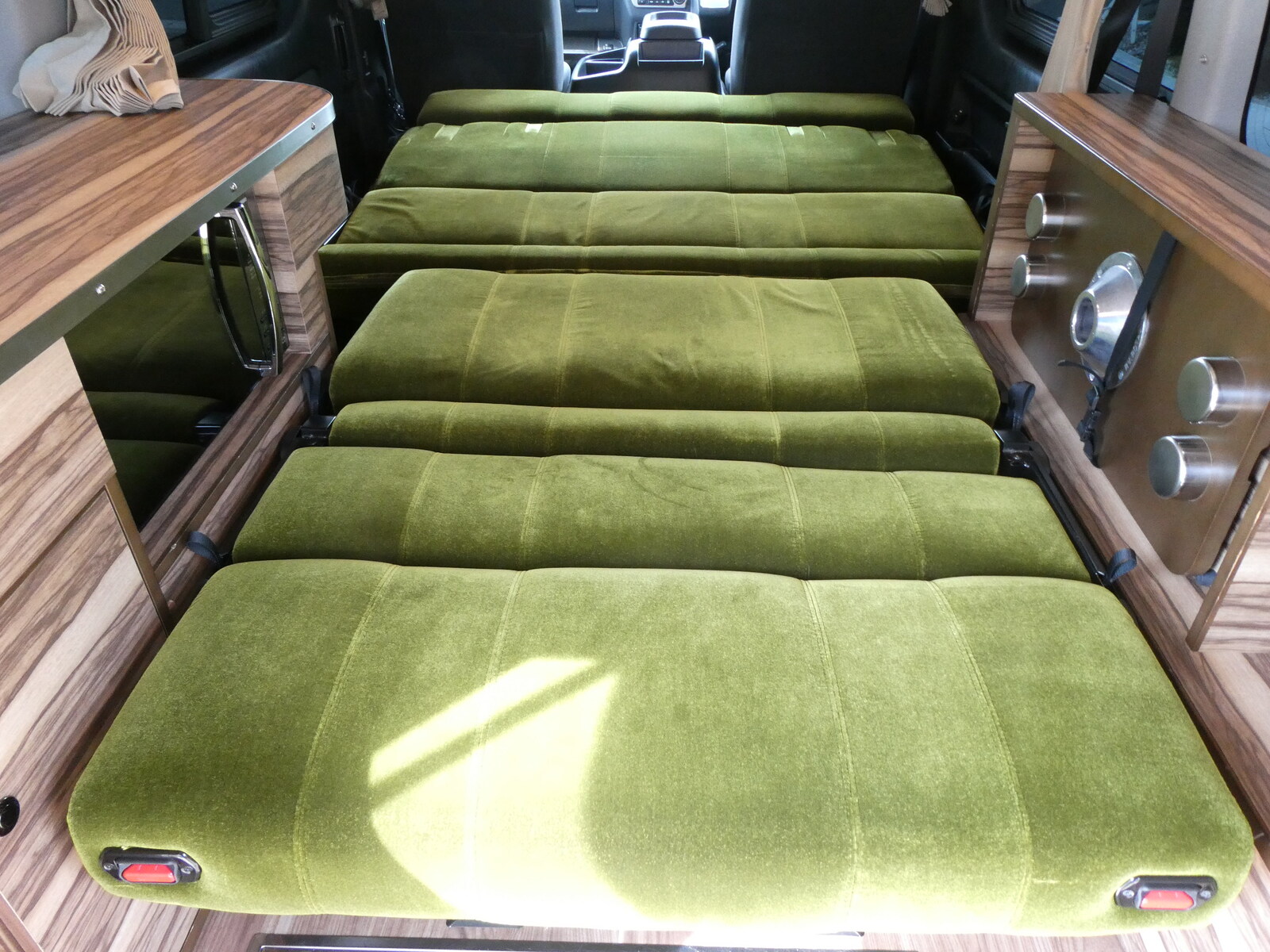 キャンピングカーハイエース