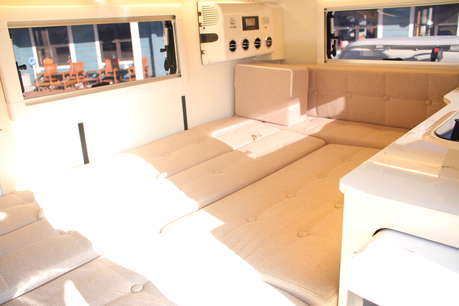 キャンピングカー軽キャンパー