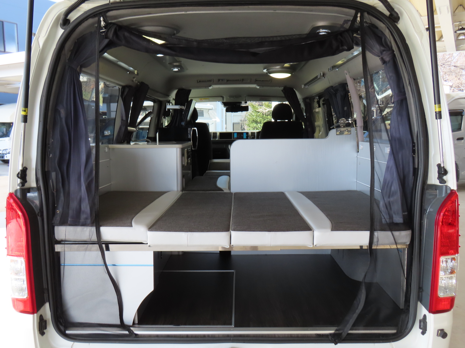 キャンピングカーバンコン