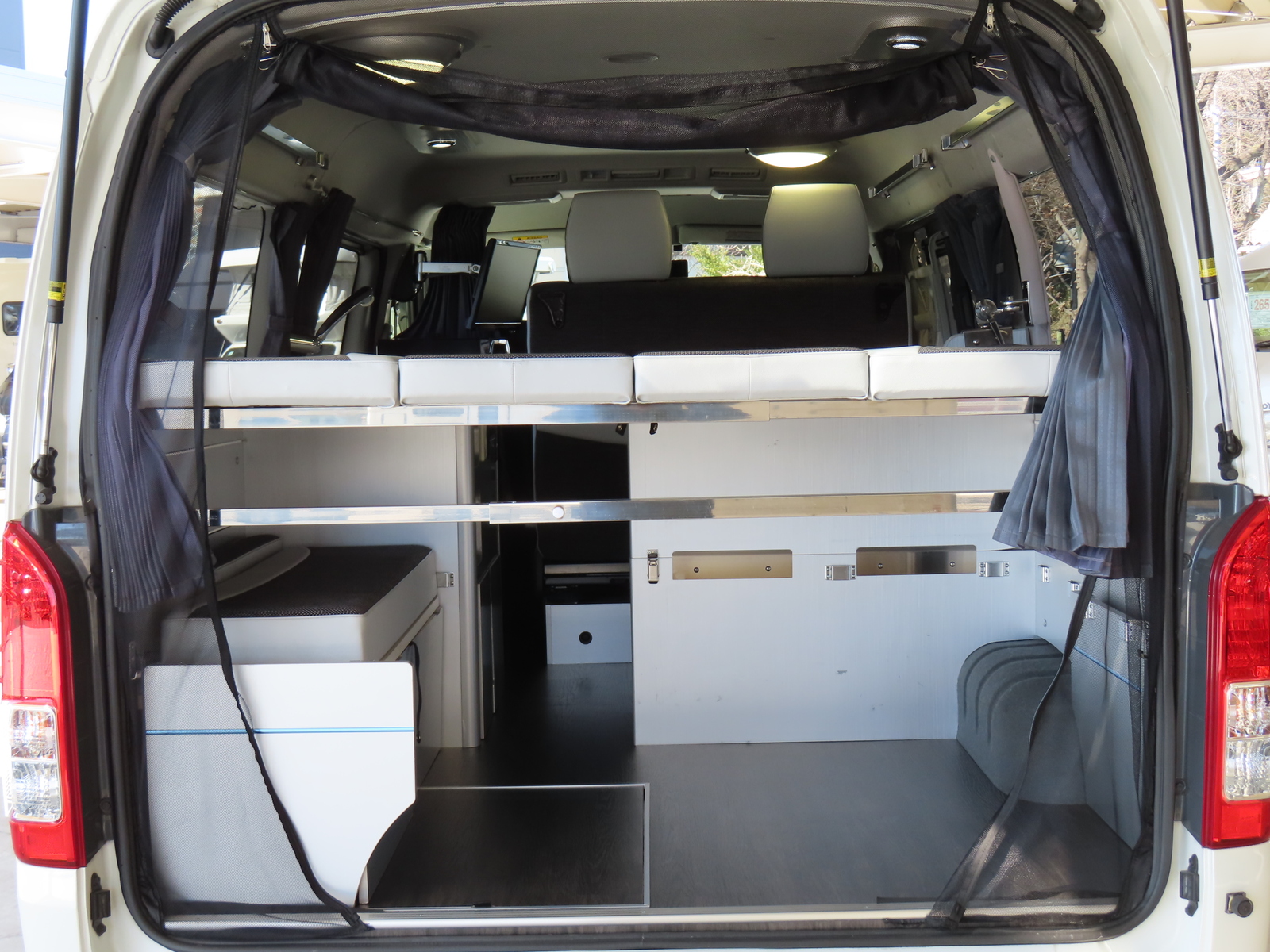 キャンピングカーバンコン