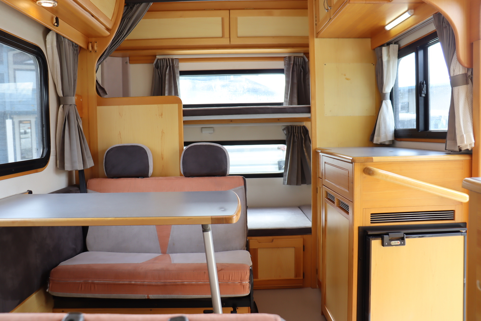 キャンピングカーキャブコン