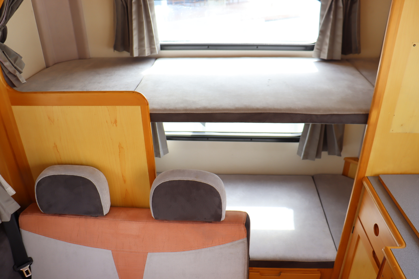 キャンピングカーキャブコン