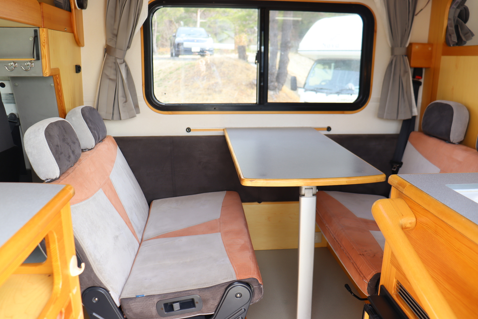 キャンピングカーキャブコン