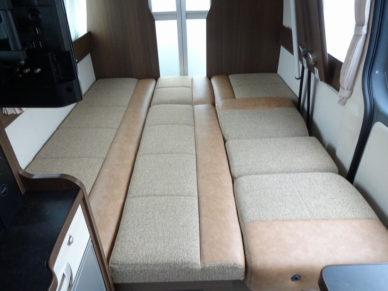 キャンピングカーNV350キャラバン