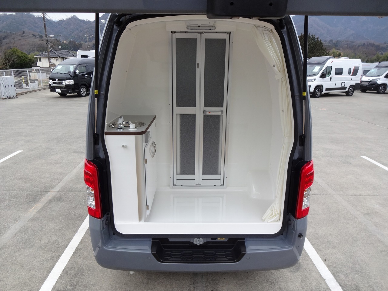 キャンピングカーNV350キャラバン