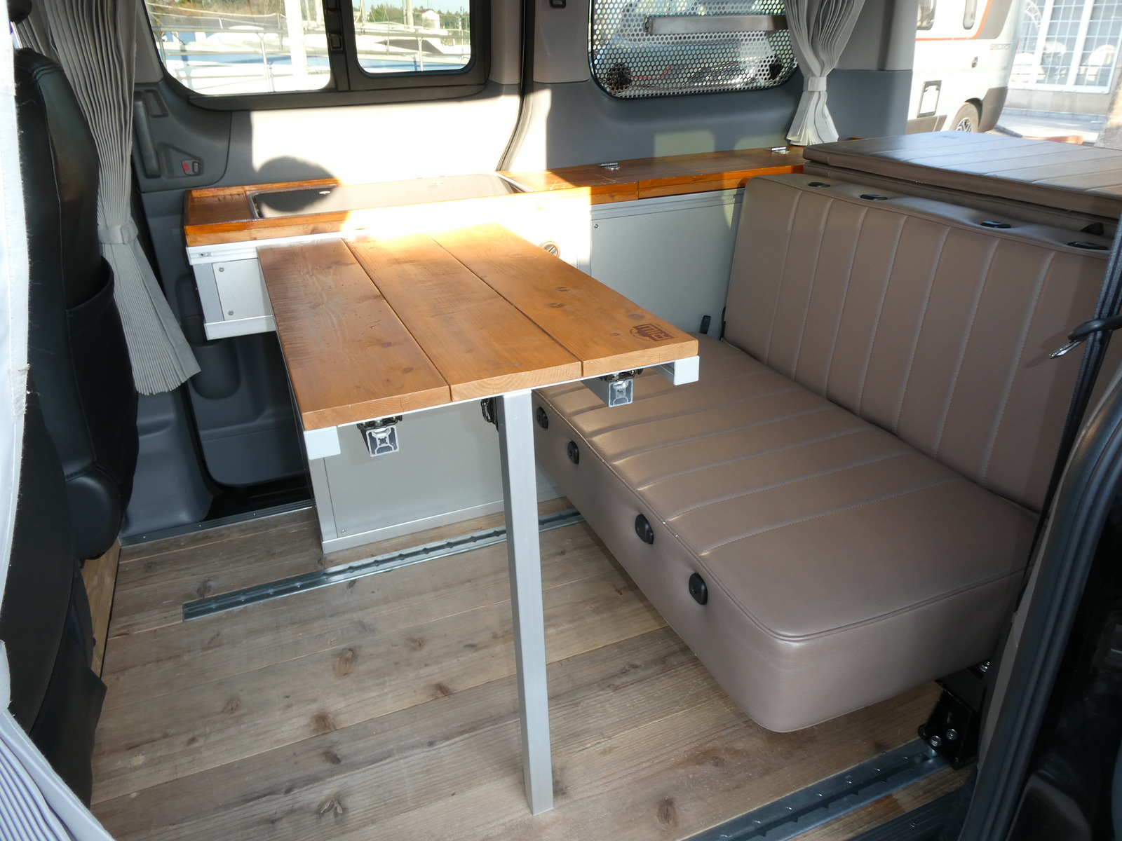 キャンピングカーバンコン