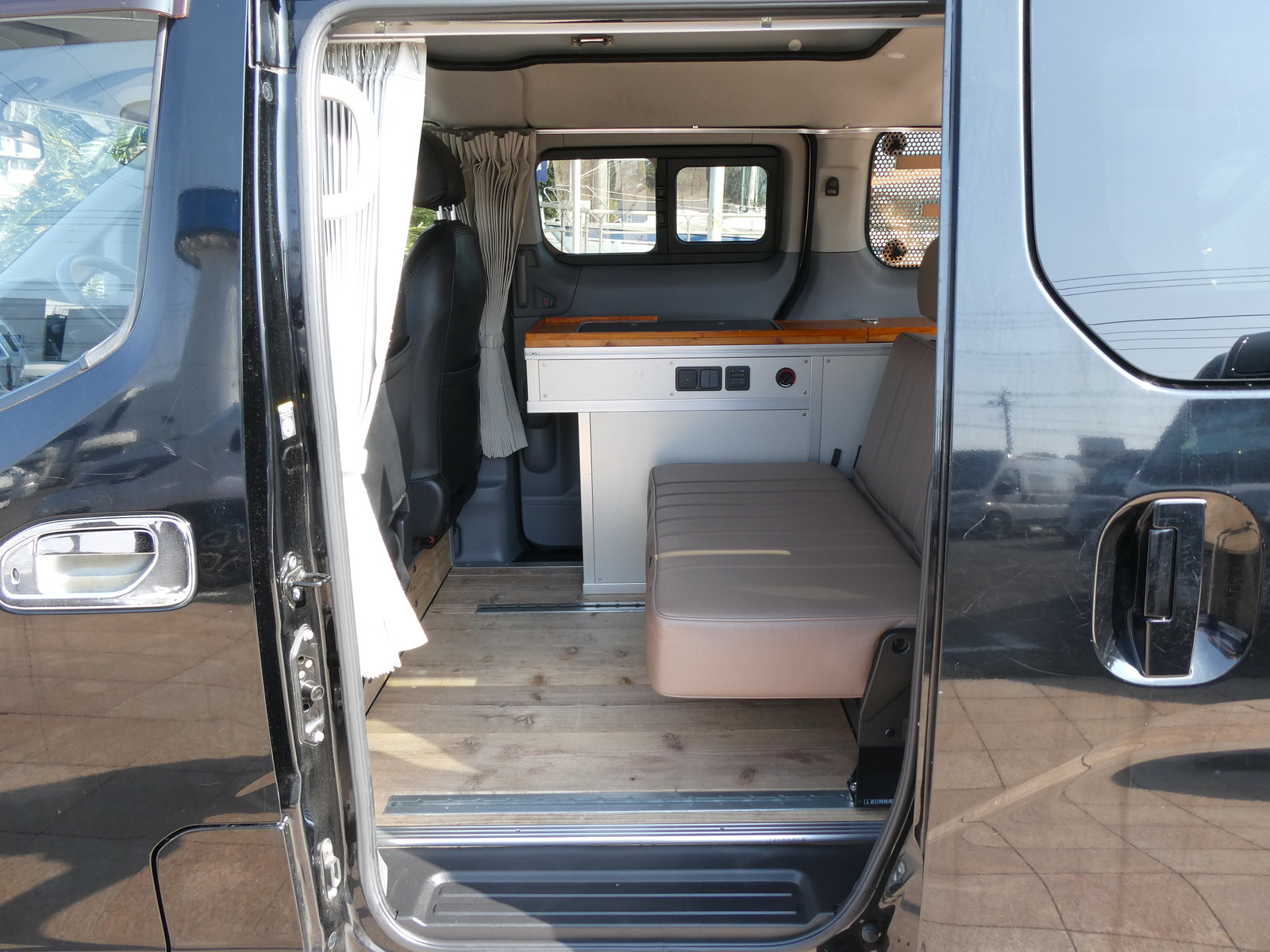 キャンピングカーバンコン