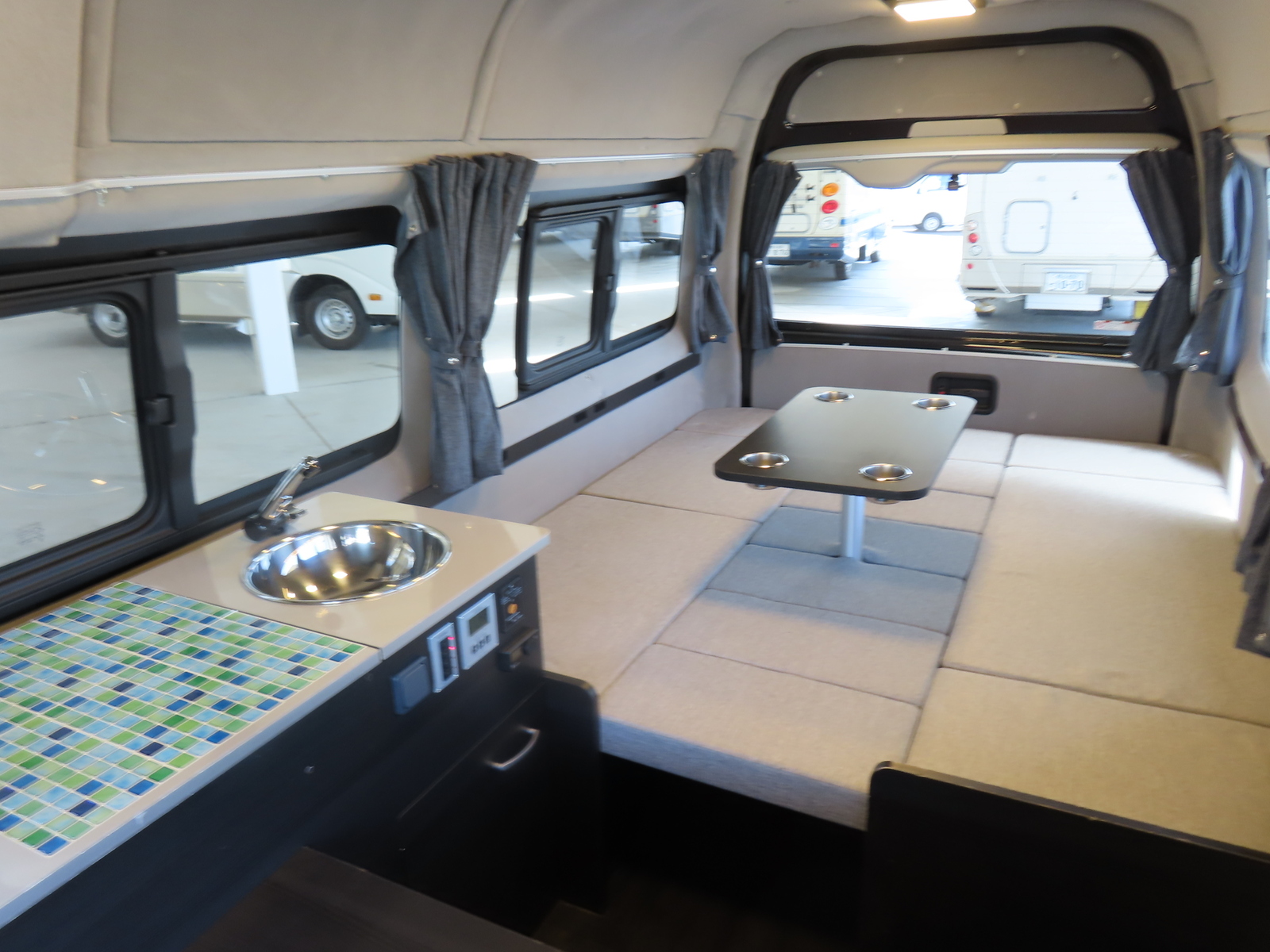 キャンピングカーバンコン