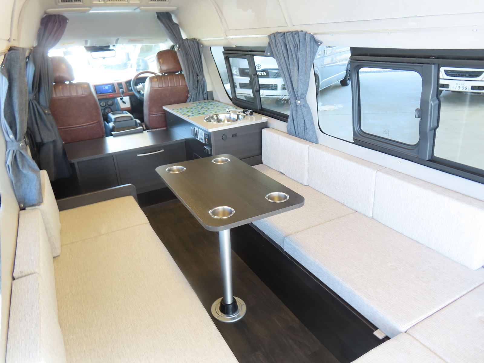 キャンピングカーバンコン