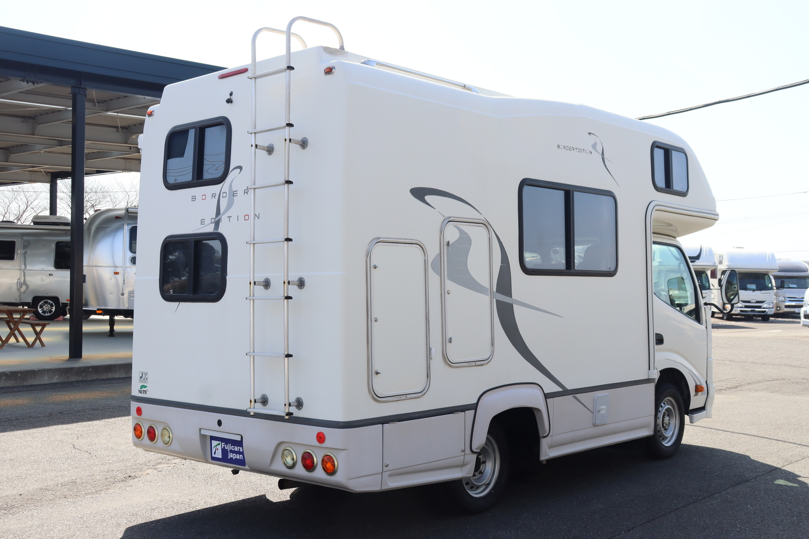 キャンピングカーキャブコン