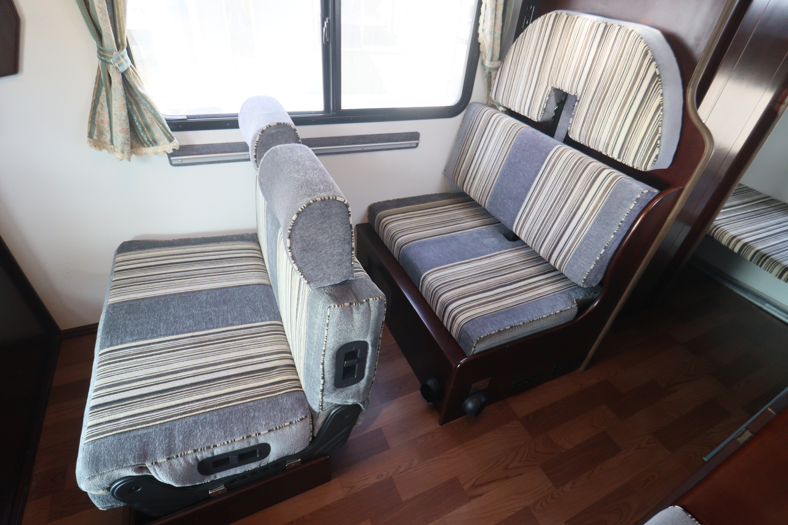 キャンピングカーキャブコン