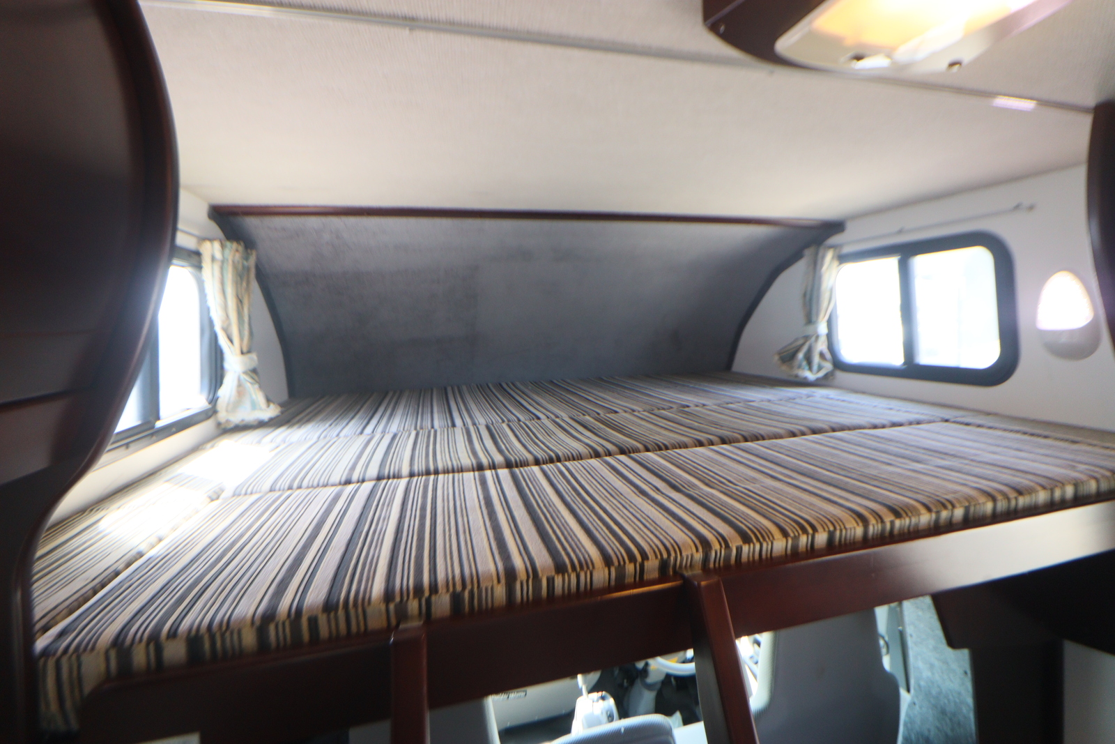 キャンピングカーキャブコン