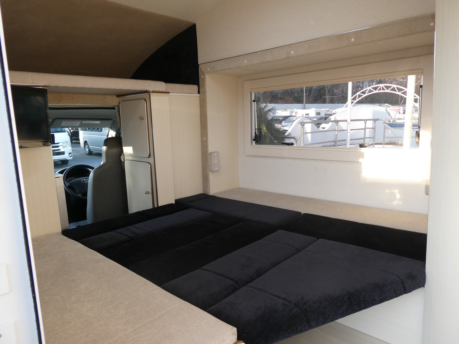 キャンピングカーキャブコン