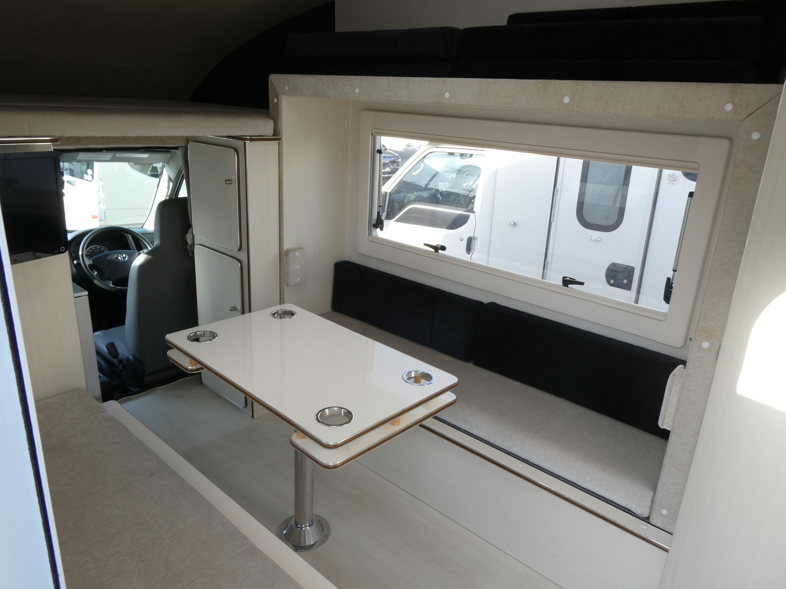 キャンピングカーキャブコン