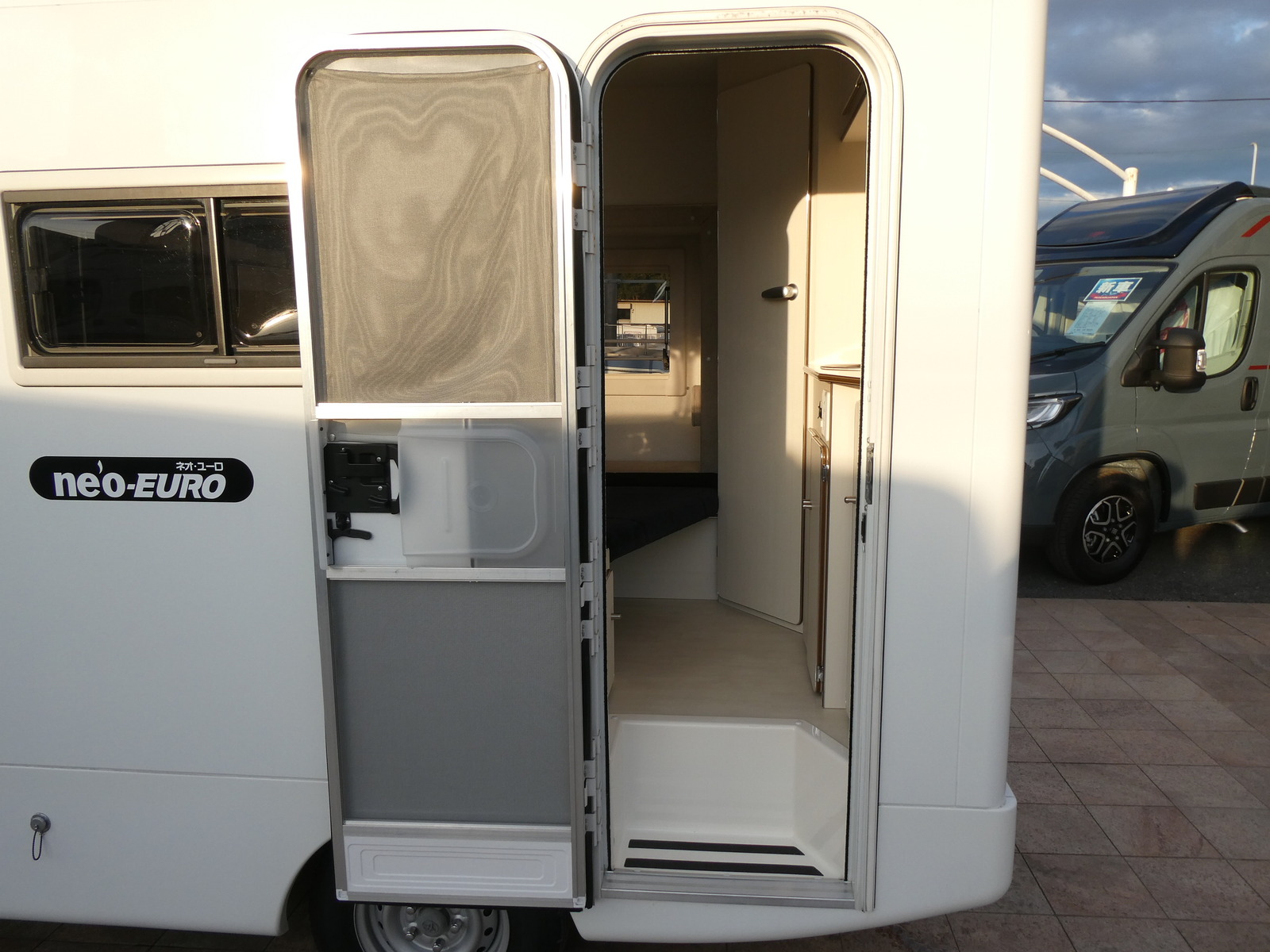 キャンピングカーキャブコン