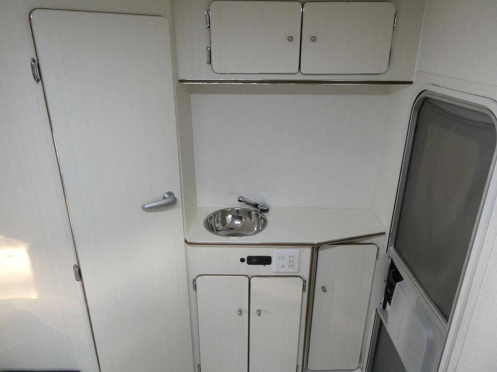 キャンピングカーキャブコン