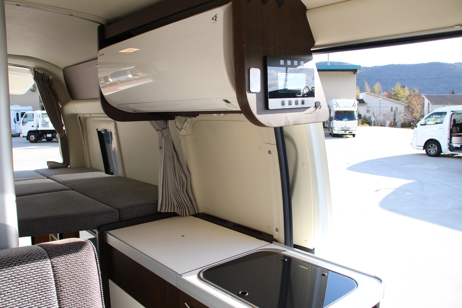 キャンピングカーバンコン