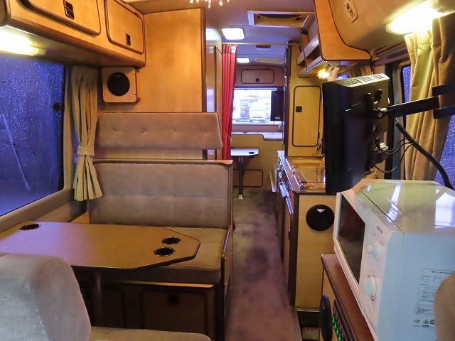 キャンピングカーバスコン