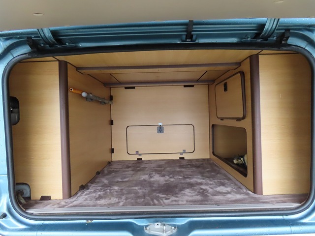 キャンピングカーバスコン