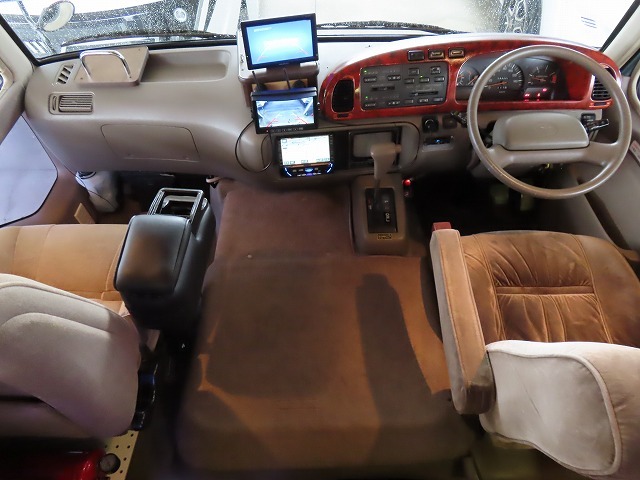 キャンピングカーバスコン