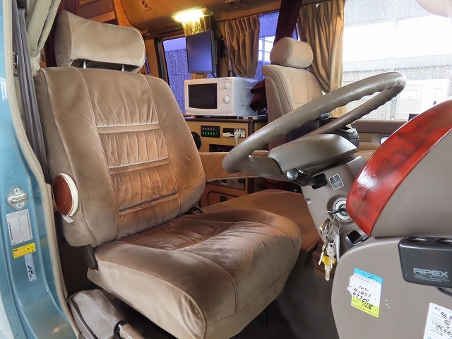 キャンピングカーバスコン