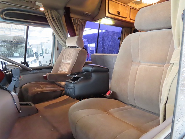 キャンピングカーバスコン