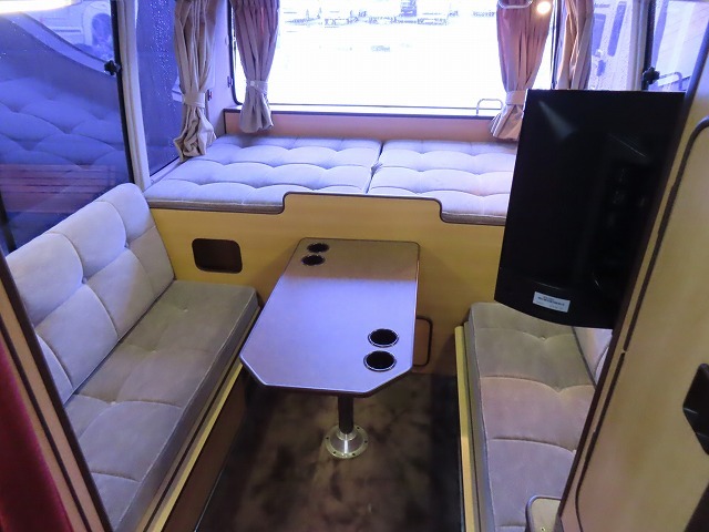 キャンピングカーバスコン