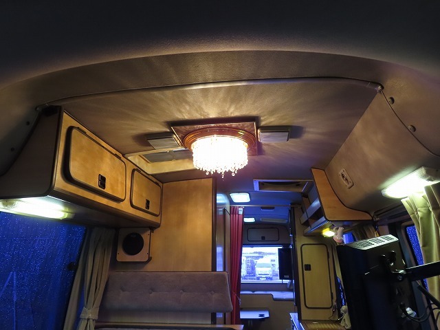 キャンピングカーバスコン