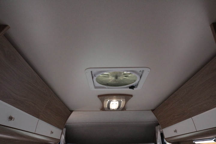 キャンピングカーキャブコン