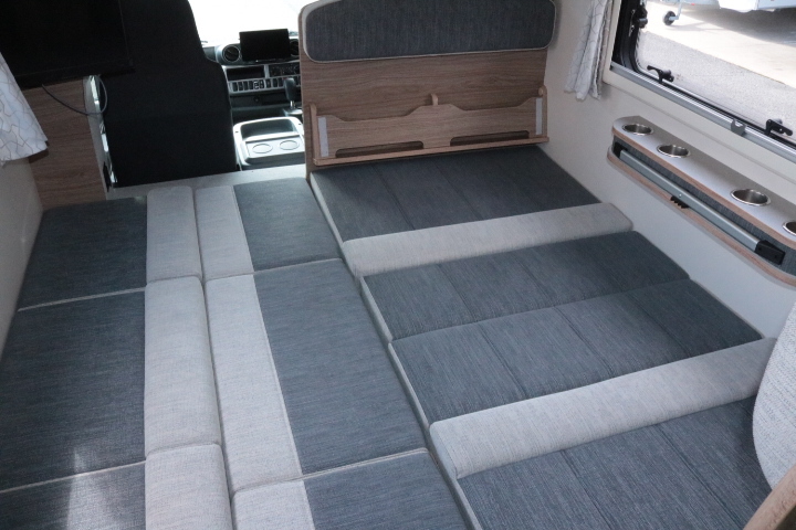 キャンピングカーキャブコン