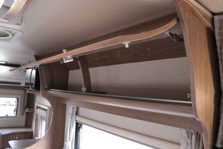 キャンピングカーキャブコン