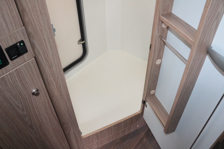 キャンピングカーキャブコン