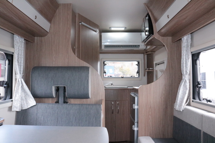 キャンピングカーキャブコン