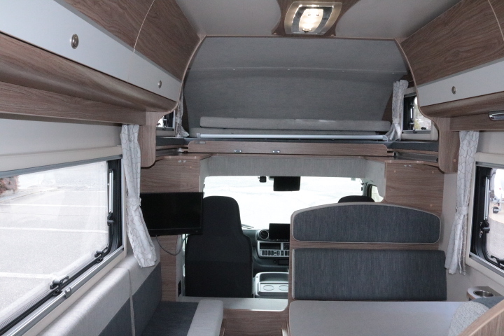 キャンピングカーキャブコン