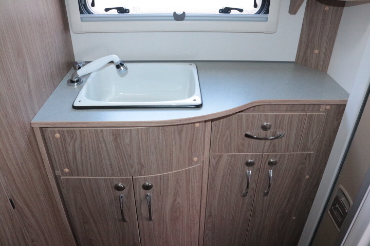 キャンピングカーキャブコン