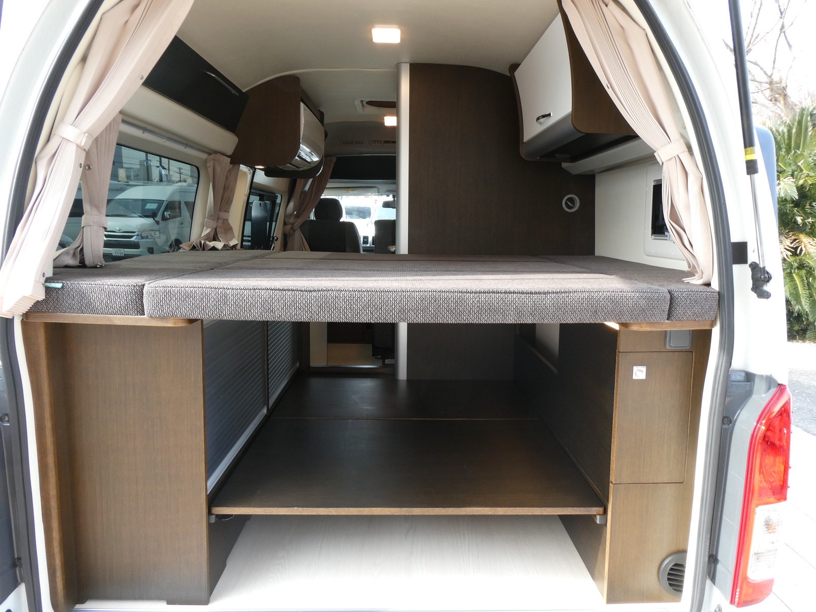 キャンピングカーバンコン