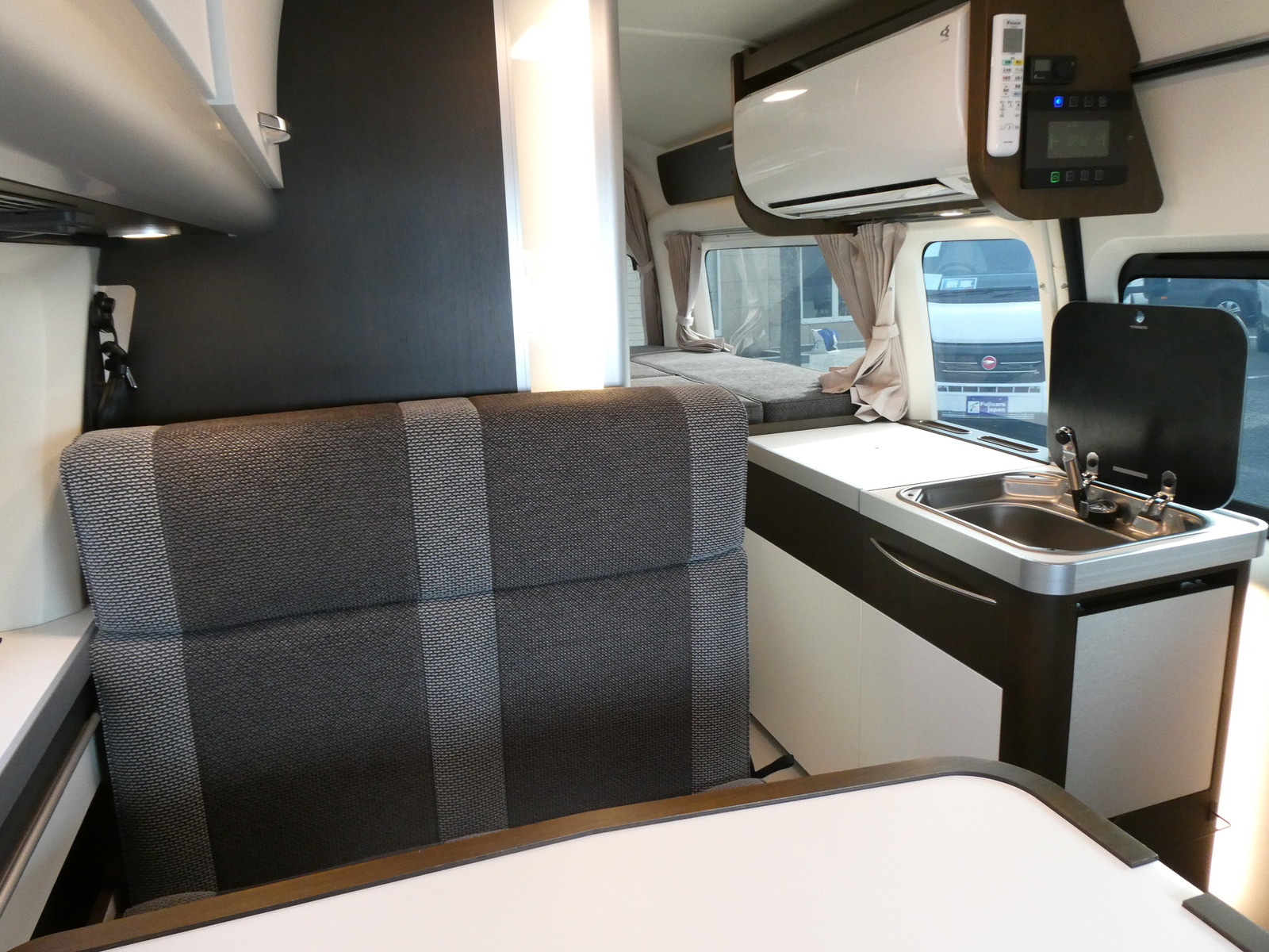 キャンピングカーバンコン