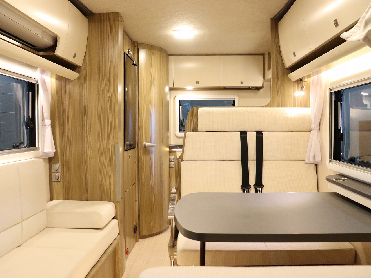 キャンピングカーキャブコン