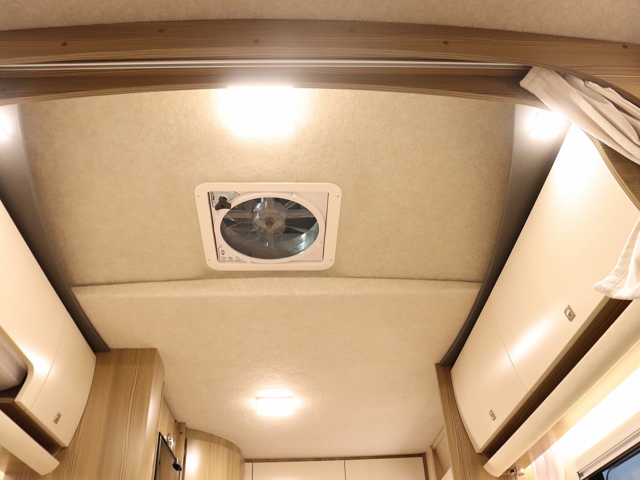 キャンピングカーキャブコン