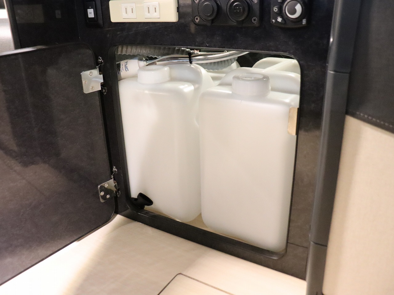 キャンピングカーバンコン