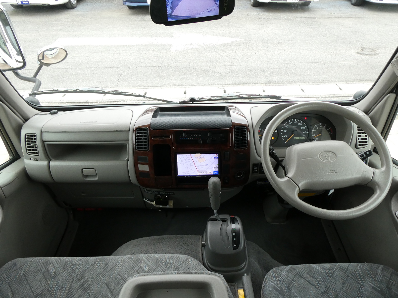 キャンピングカーキャブコン