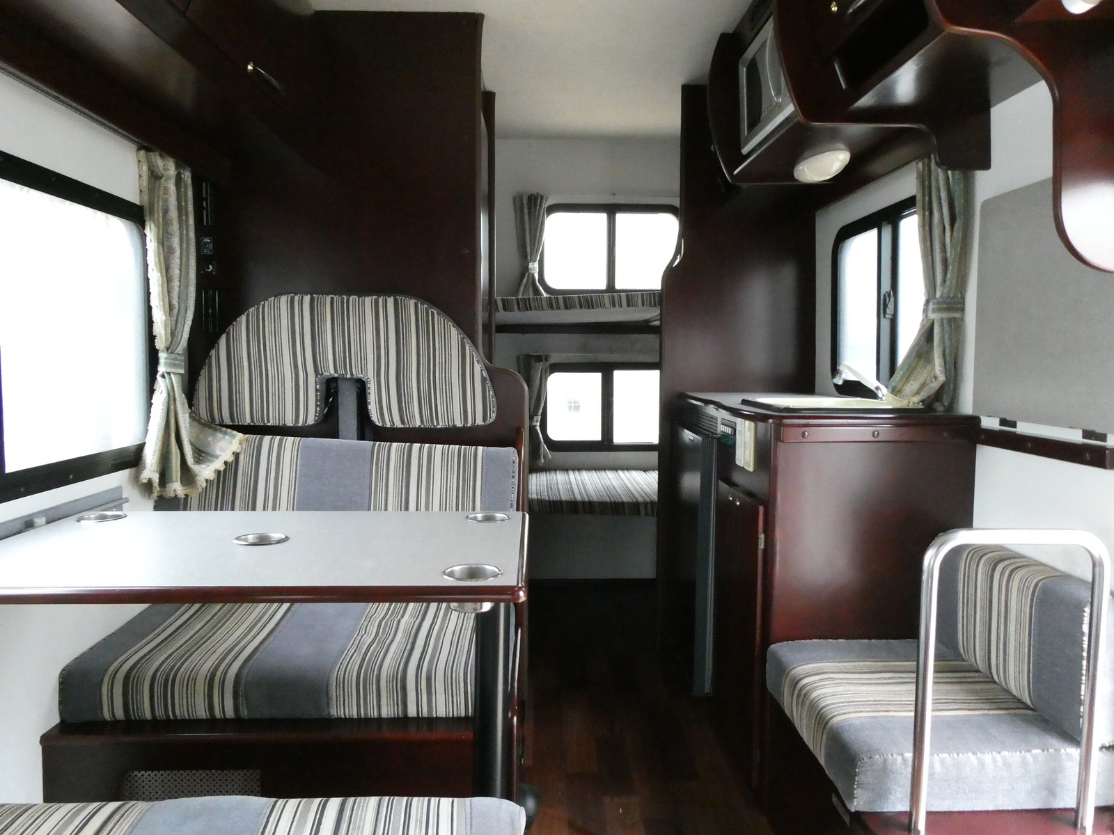 キャンピングカーキャブコン