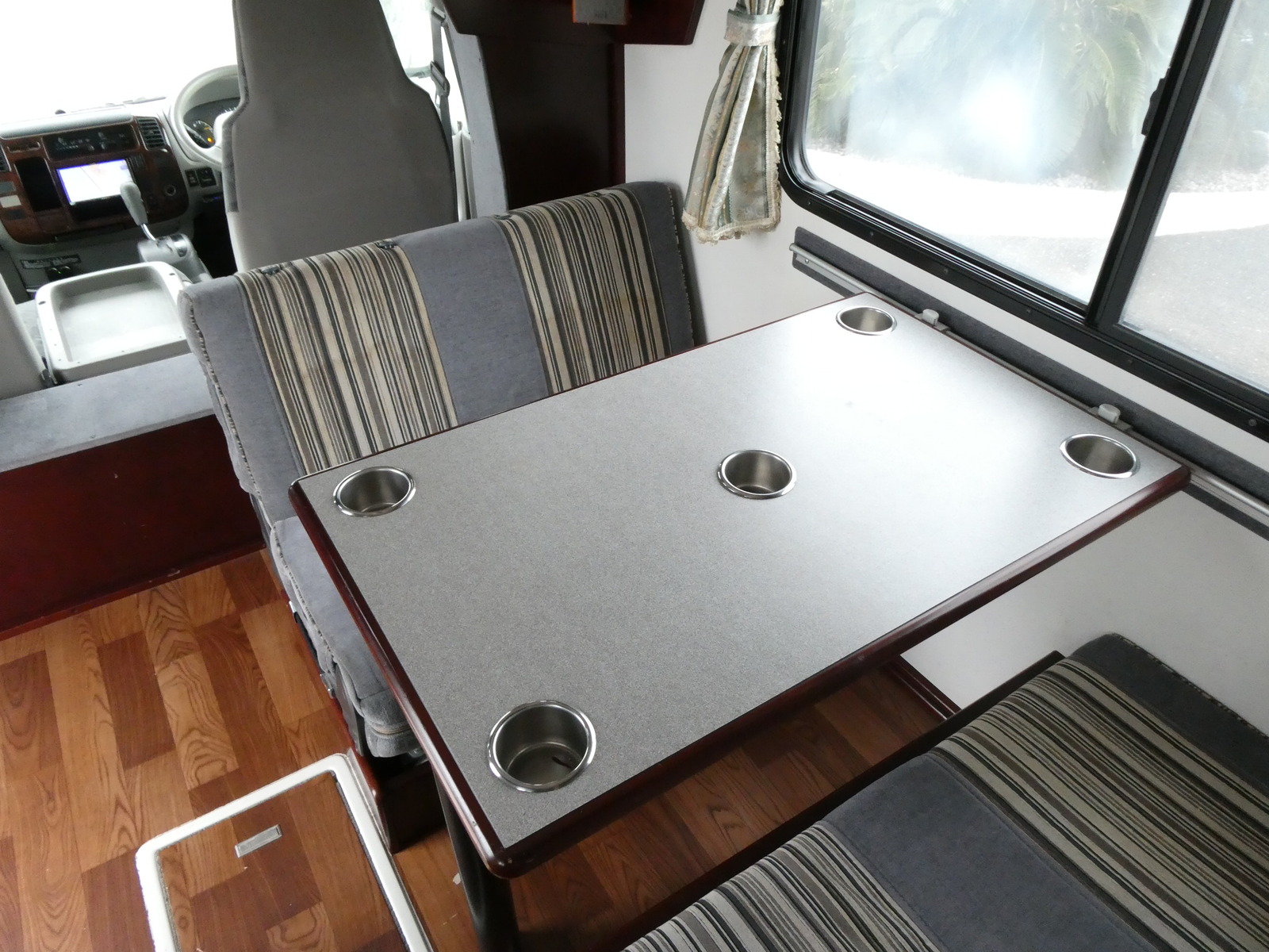 キャンピングカーキャブコン