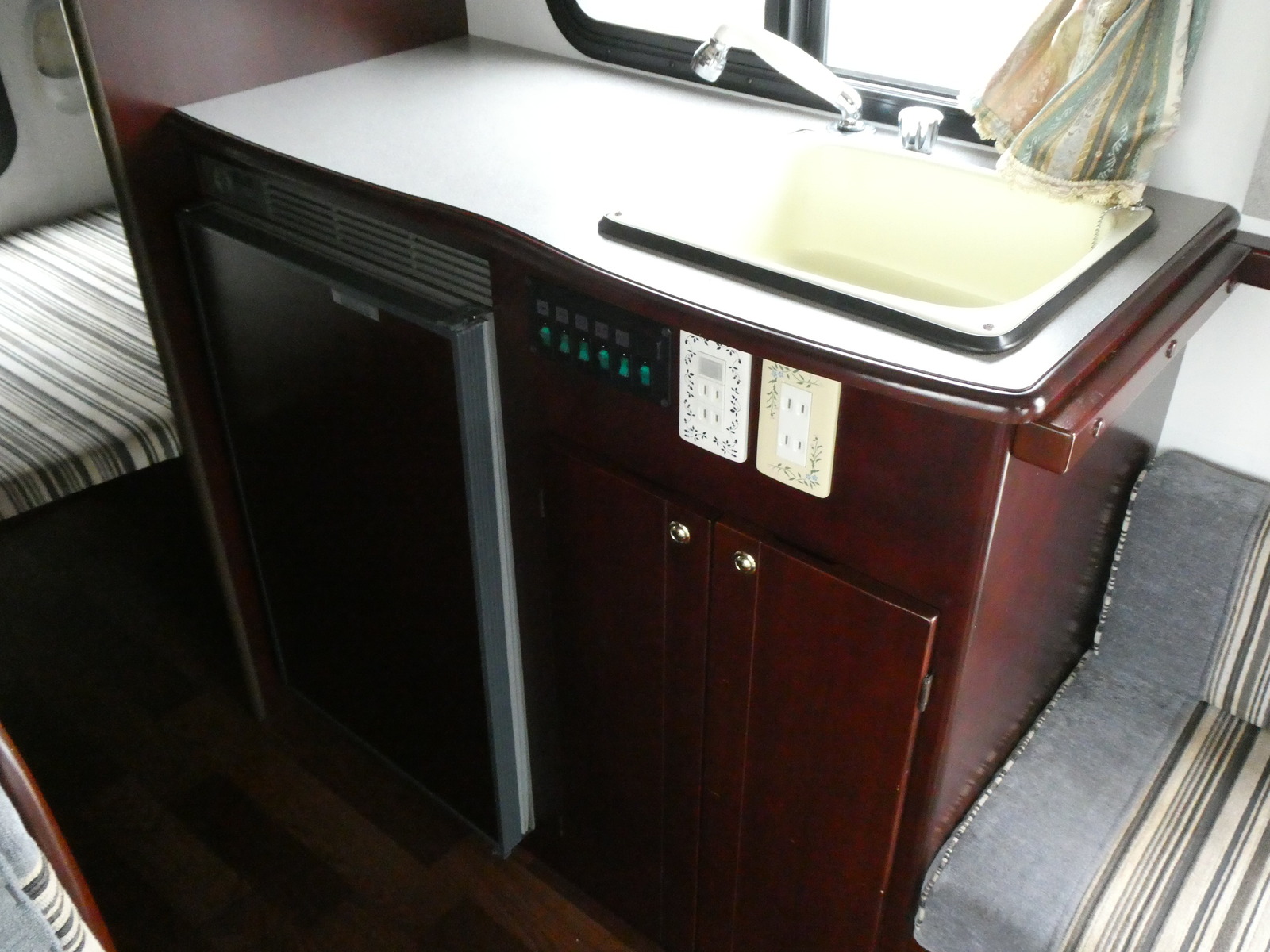 キャンピングカーキャブコン