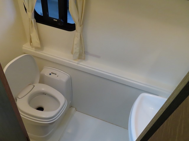 キャンピングカーバスコン