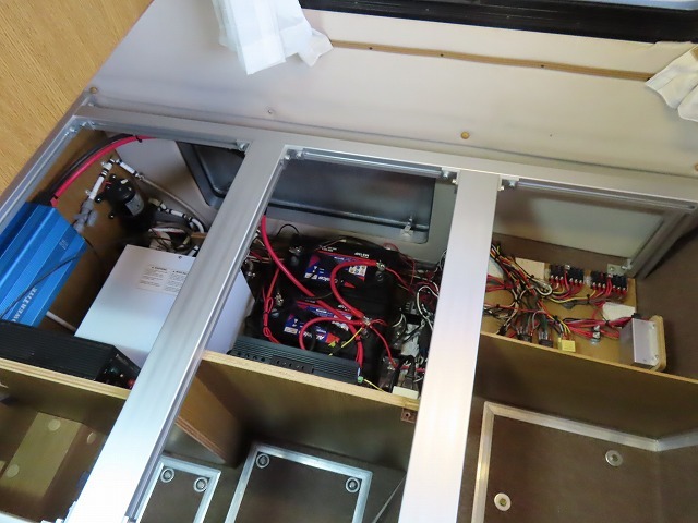 キャンピングカーバスコン