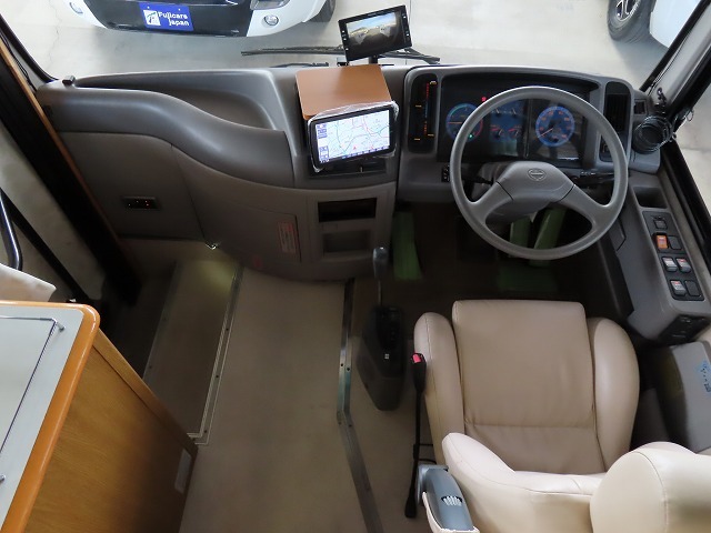 キャンピングカーバスコン