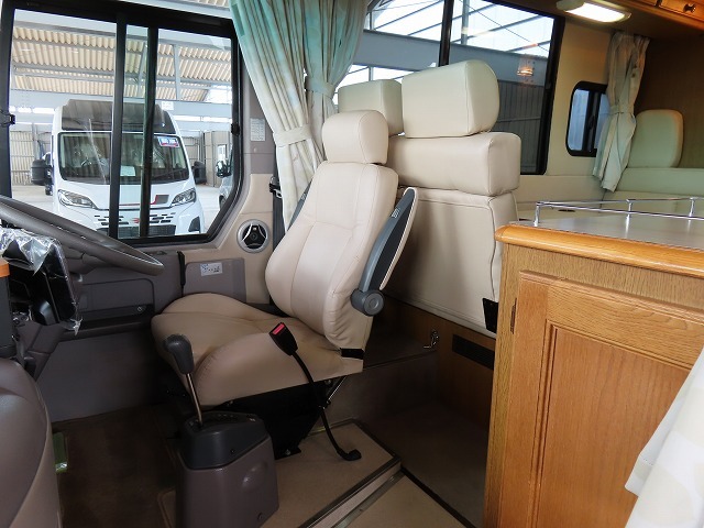 キャンピングカーバスコン