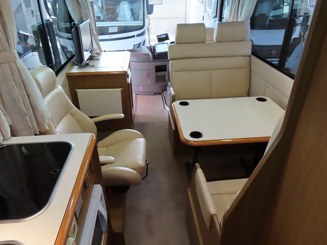 キャンピングカーバスコン